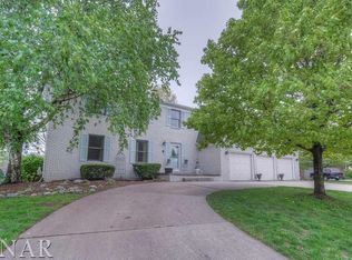 6 Bedford Ct, Bloomington, IL 61704