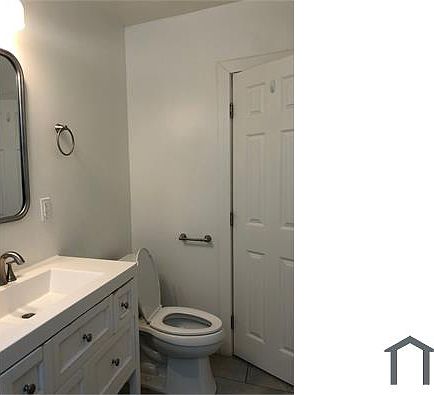 5th image of 11912 Hart St APT A
