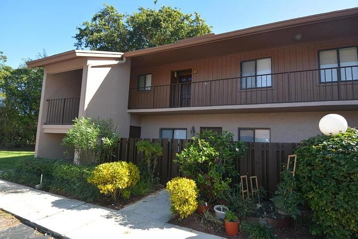 1st image of 2435 SW 22nd Ave #1010