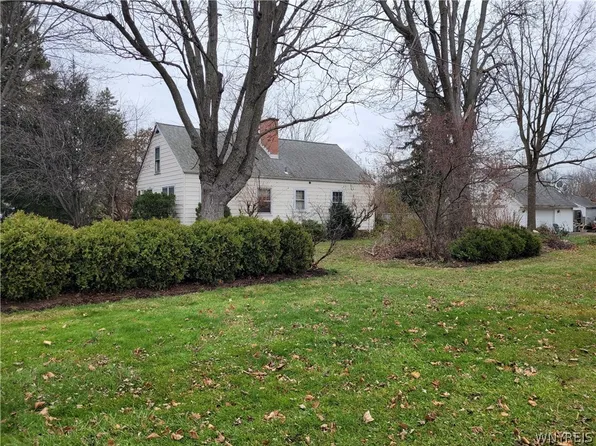 1690 Saunders Sett Rd, Lewiston, NY 14092