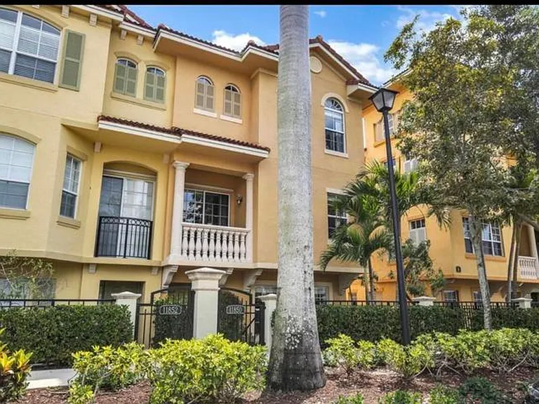 11850 Valencia Gardens Ave — Photo 5