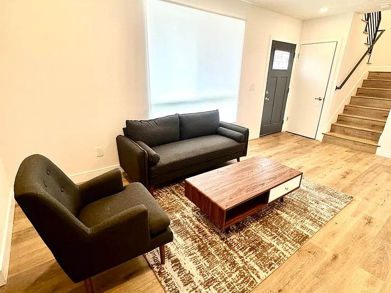 1543 W 37th Pl — Photo 38