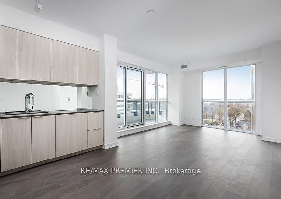 3rd image of 609 Avenue Rd #1009