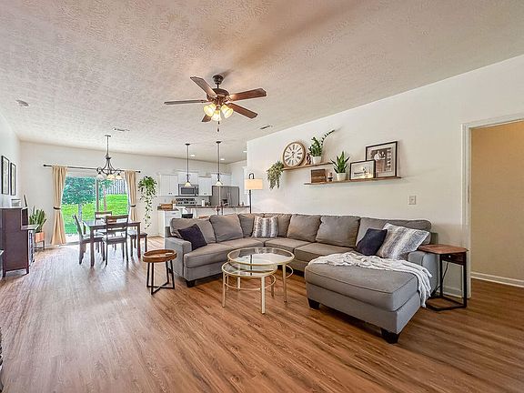 4th image of 874 Westlawn Drive