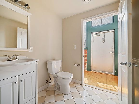 4th image of 1010 Arch St #608R