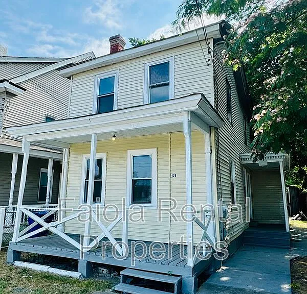 425 N 2nd St — Photo 1