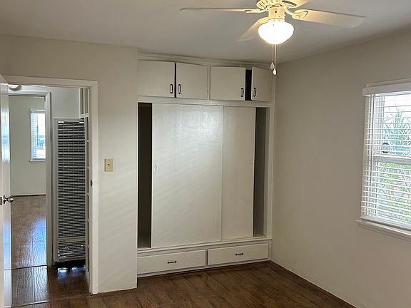 3rd image of 4115 E Ocean Blvd #1