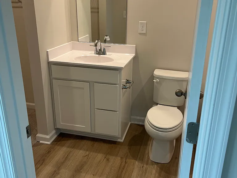Main bath & walk-in closet