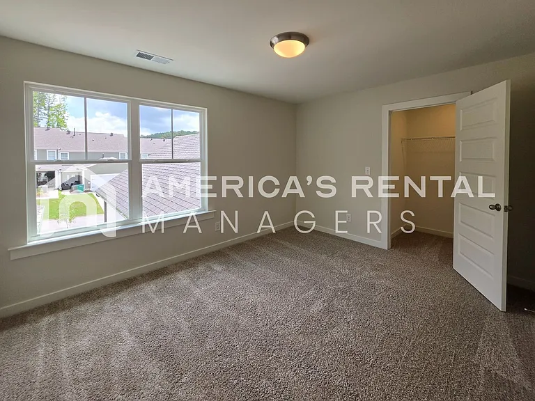 1017 Grand River Blvd W — Photo 43