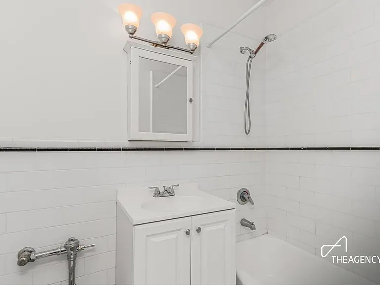 3050 Fairfield Ave #6E — Photo 10