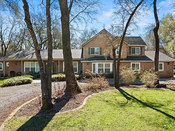 3rd image of 2661 Oak Lane Dr