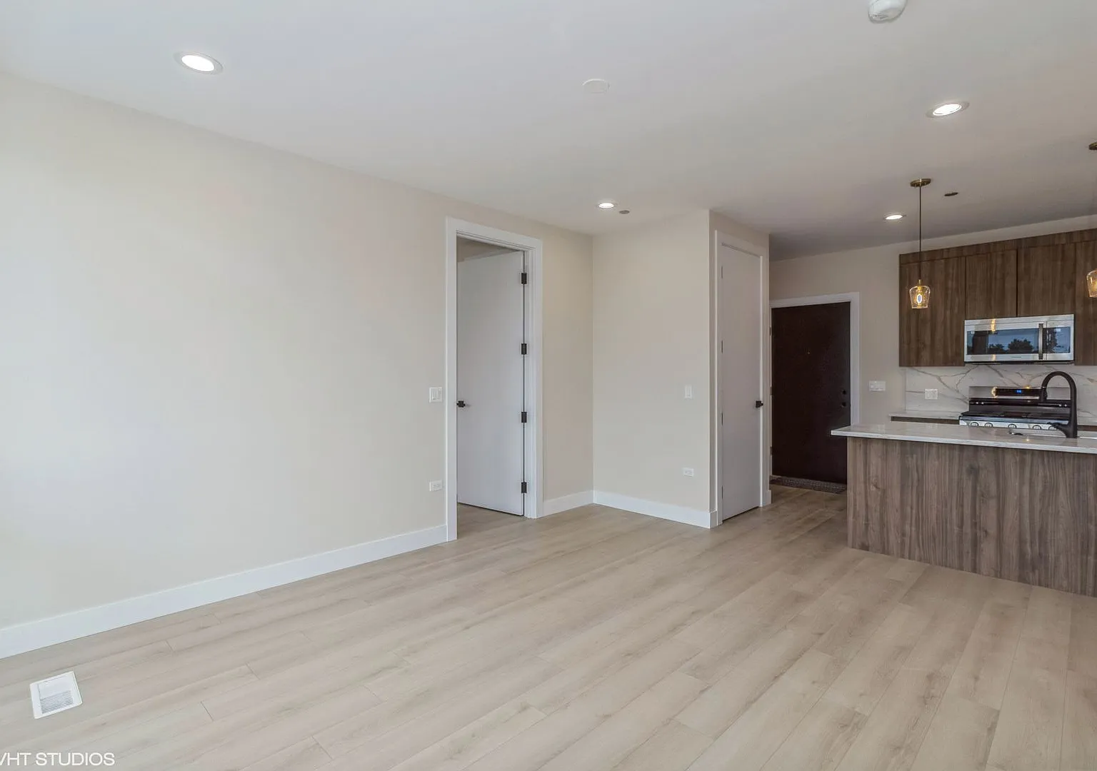 **50%-Off Move-In Fee If Move-In By 10/15/26** Irving Park 2-Bed / 2-Bath 2025 New Construction -... — Photo 3