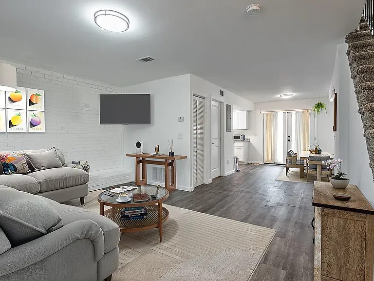Wellington Townhomes — Photo 6