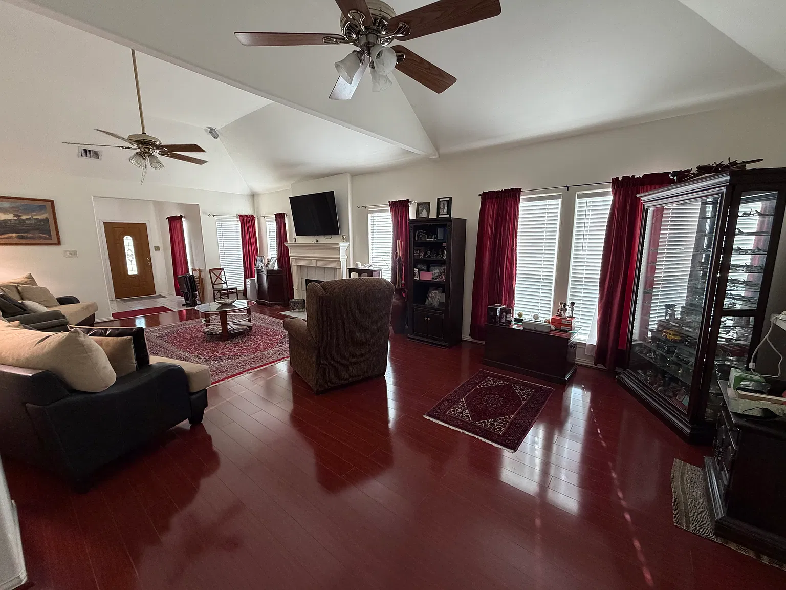 3 bed, 1914 sqft, $2,800 — Photo 4