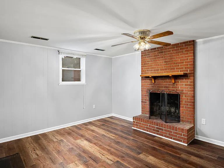 Family Room (alt view)