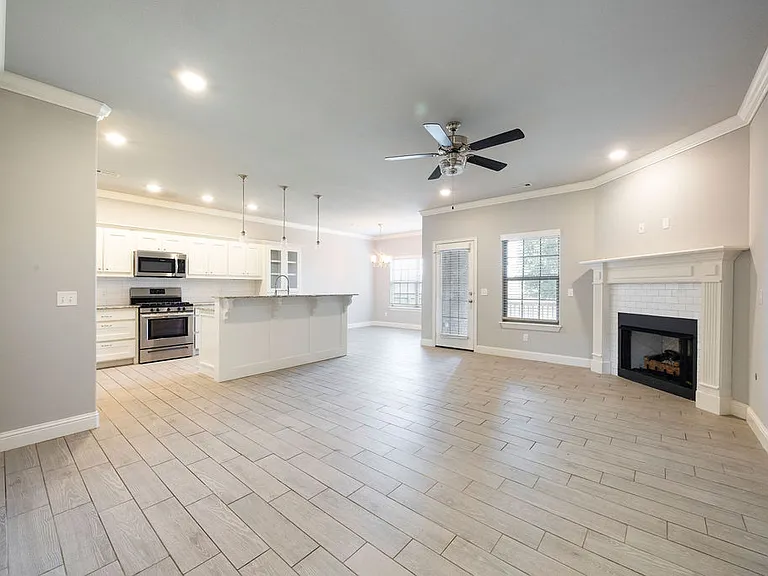 2250 N Inglewood St — Photo 3