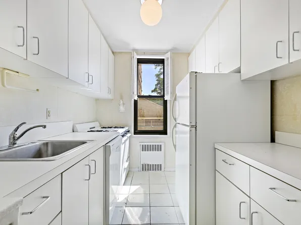 2 West End Avenue image 1 of 12