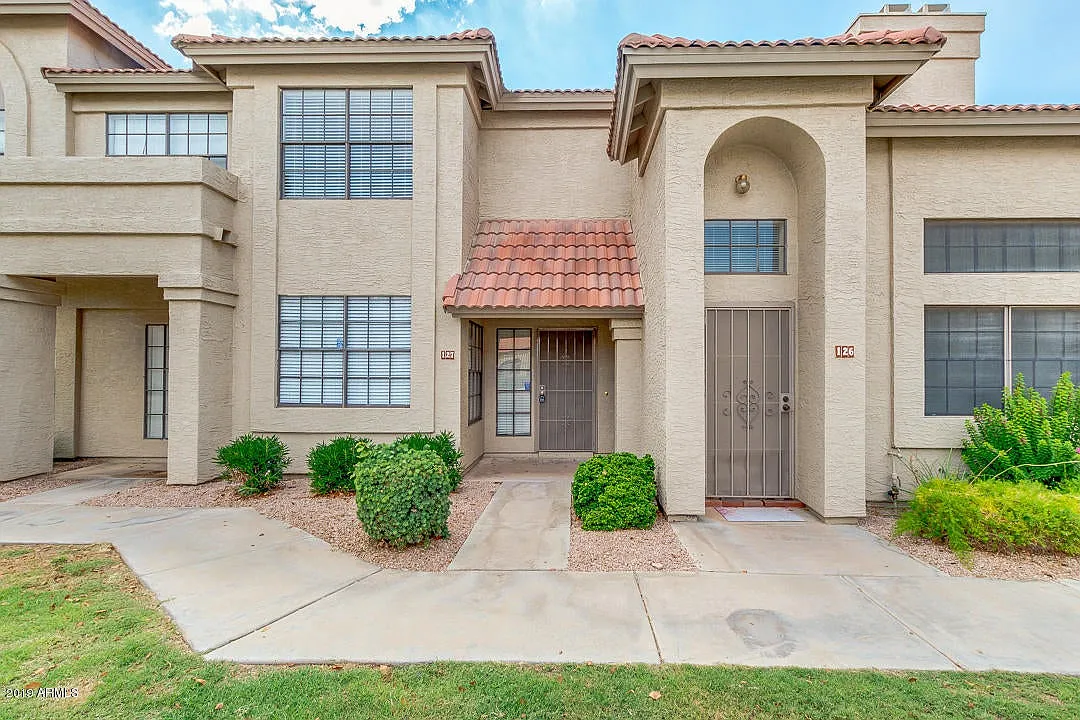 2 bed, 2.5 bath, 1304 sqft, $1,950 — Photo 1