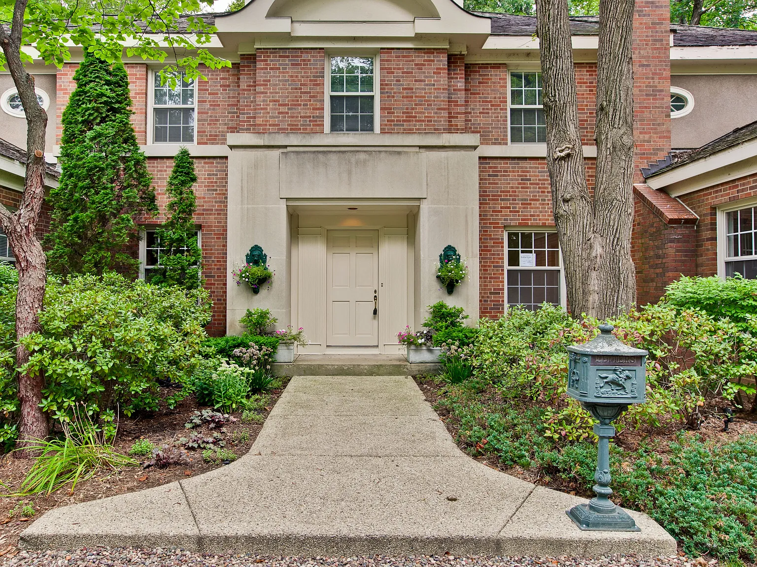 4 bed, 4.5 bath, 3566 sqft, $9,000 — Photo 3