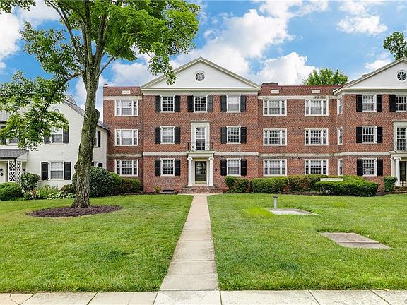 2nd image of 47 E Lock Ln #U2