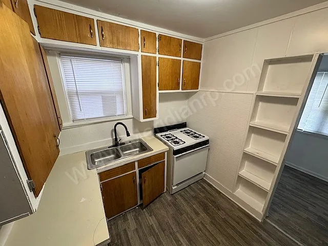 1517 Howell St — Photo 8