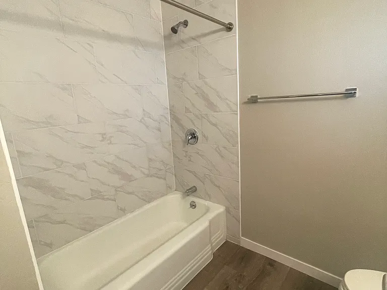1x1 - 560 SqFt