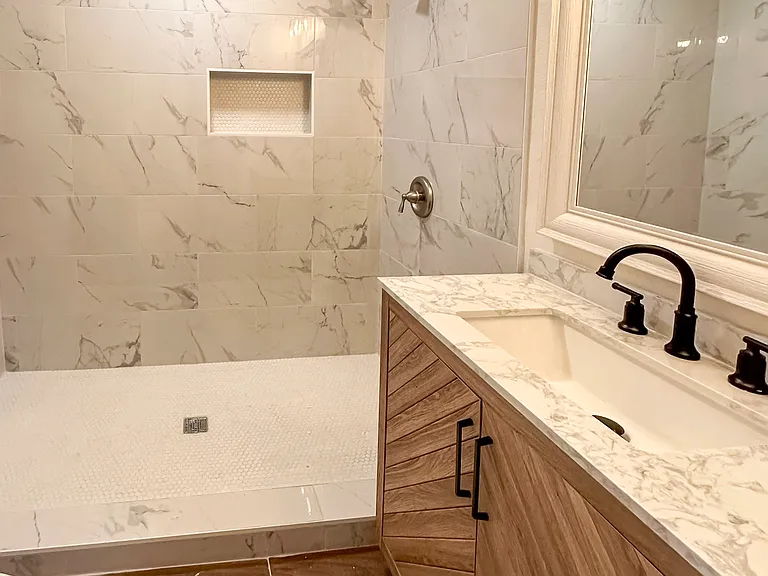 Share bathroom on the 1st. Floor