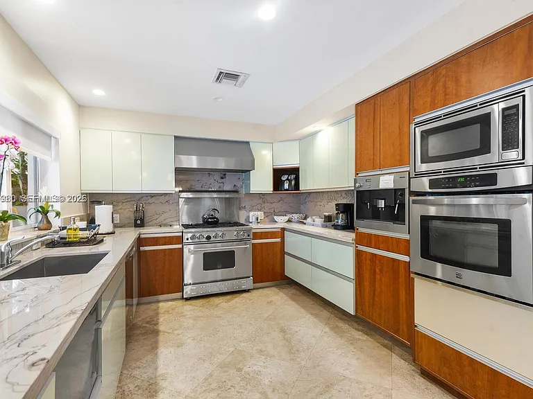 4101 Bayview Dr — Photo 15
