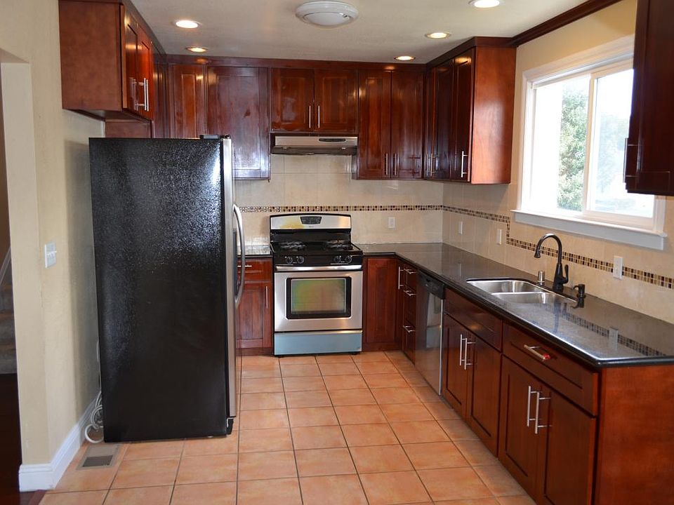 1st image of 205-209 N Humboldt St