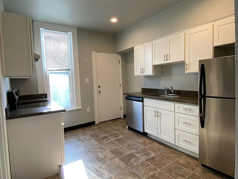 Turn of Century Apartments 1 and 3 bedrooms — Photo 19