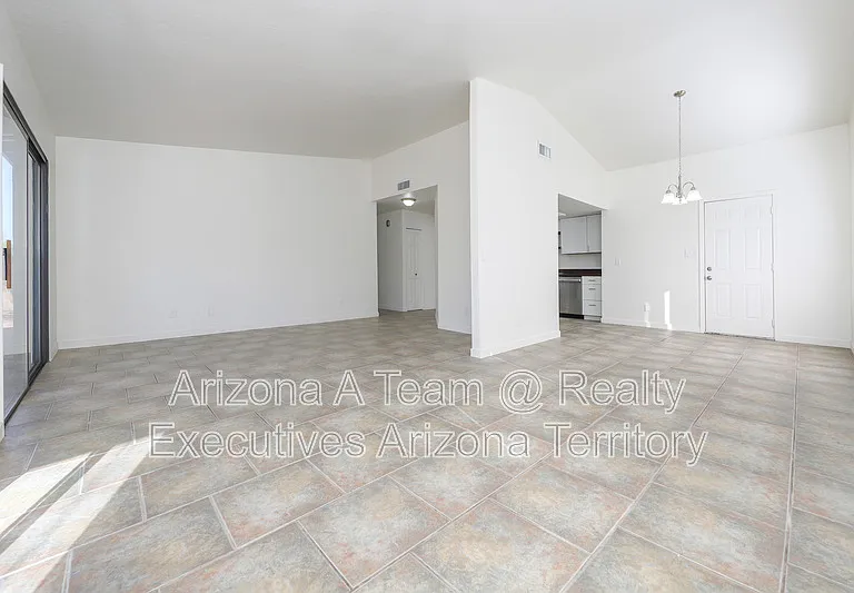 10140 E Karen Pl — Photo 3