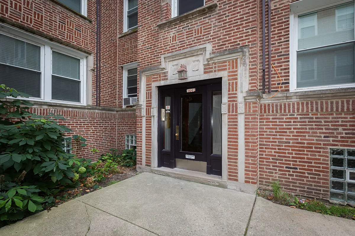 1433-45 W. Lunt Ave. — Photo 2