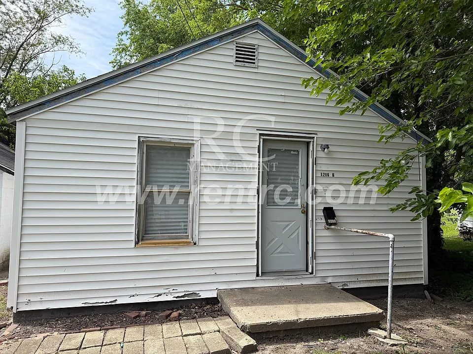 1206.5 Robinson St