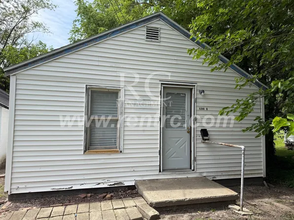 1206.5 Robinson St, Danville, IL 61832