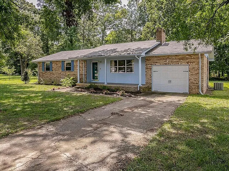 8221 Oxford Dr — Photo 1