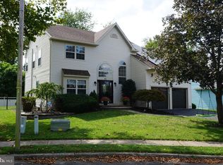 35 Brook Dr, Burlington, NJ 08016