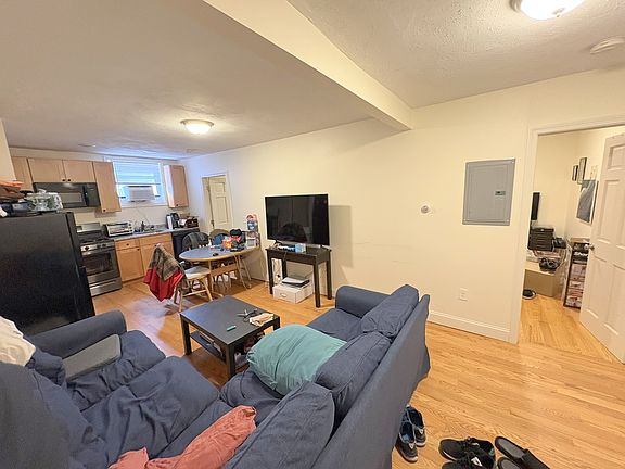 5th image of 82 Sacramento St #1