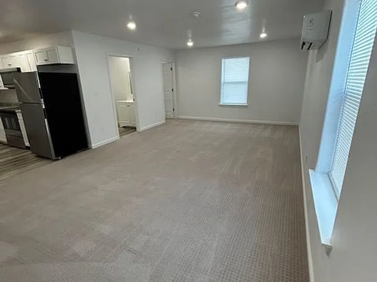 400 E James Dr #5 — Photo 3
