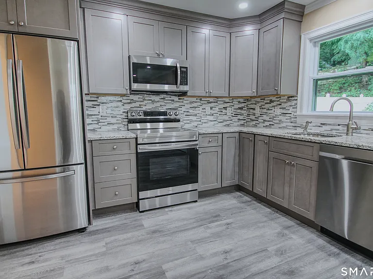 136 Hillside Ave — Photo 6