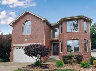 4613 W 97th Pl, Oak Lawn, IL 60453