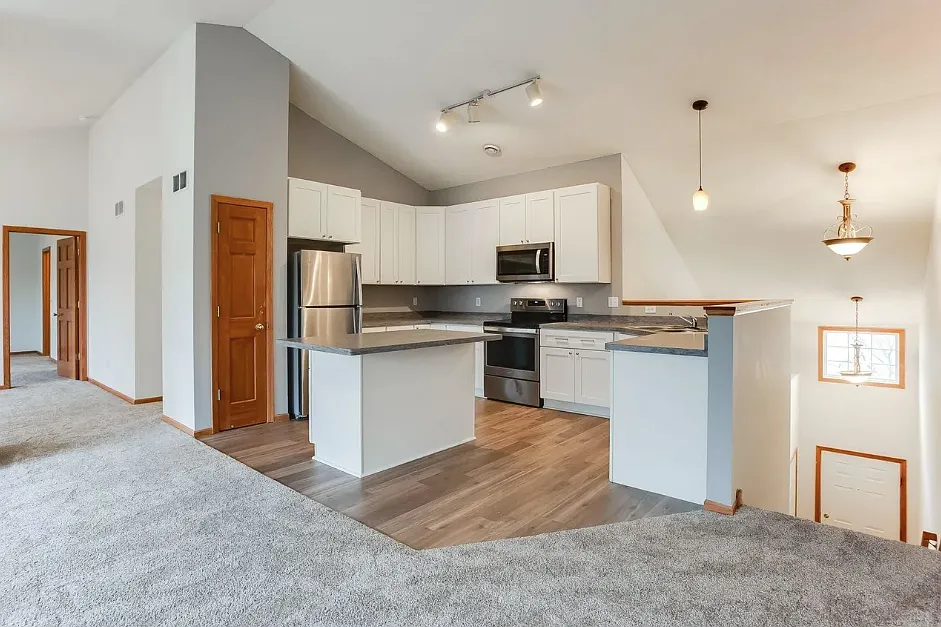3 bed, 1671 sqft, $2,700 — Photo 2
