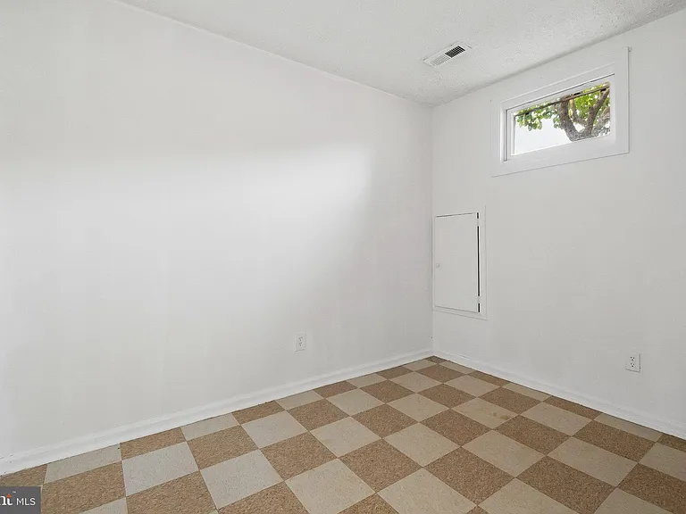 5515 Woodlawn Manor Ct — Photo 20