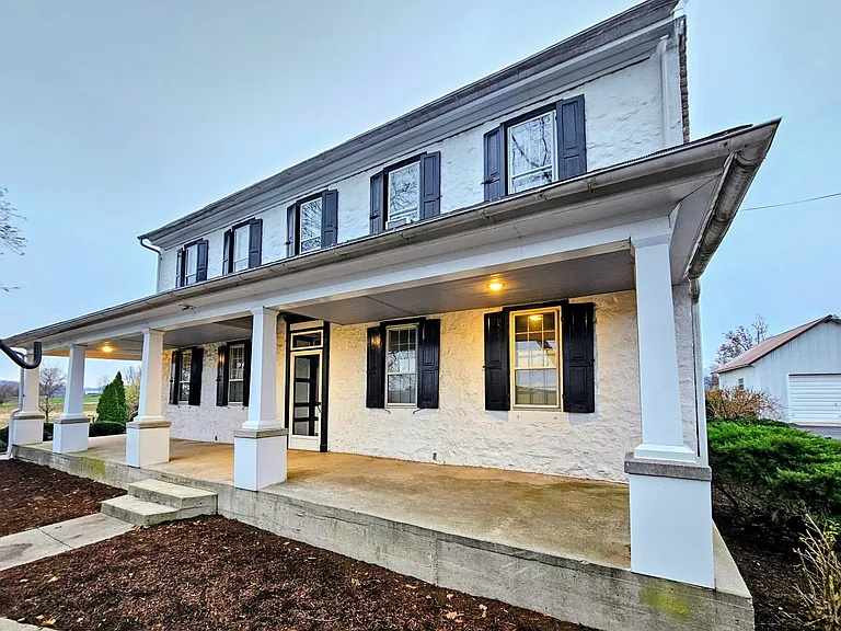 105 S Windy Mansion Rd — Photo 2