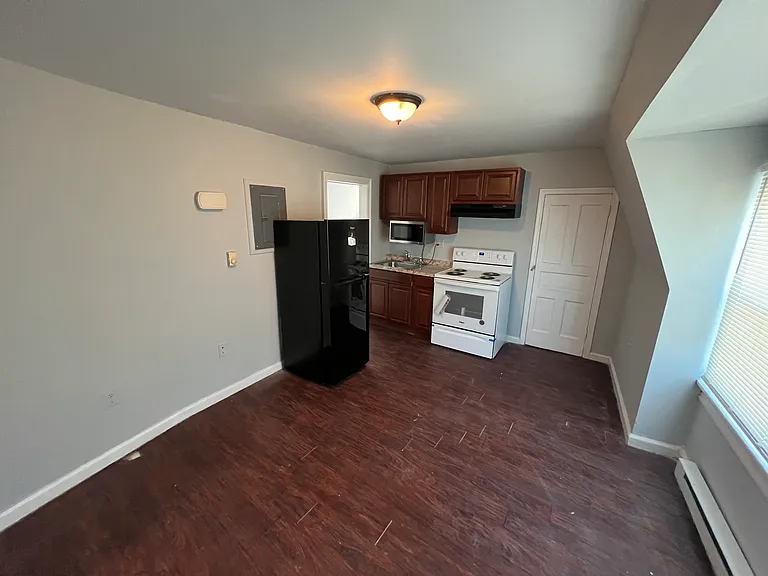 218 Walnut St — Photo 7
