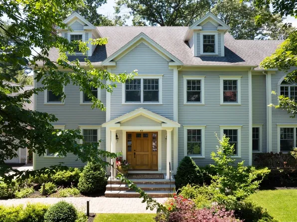 21 Neshobe Rd, Newton, MA 02468