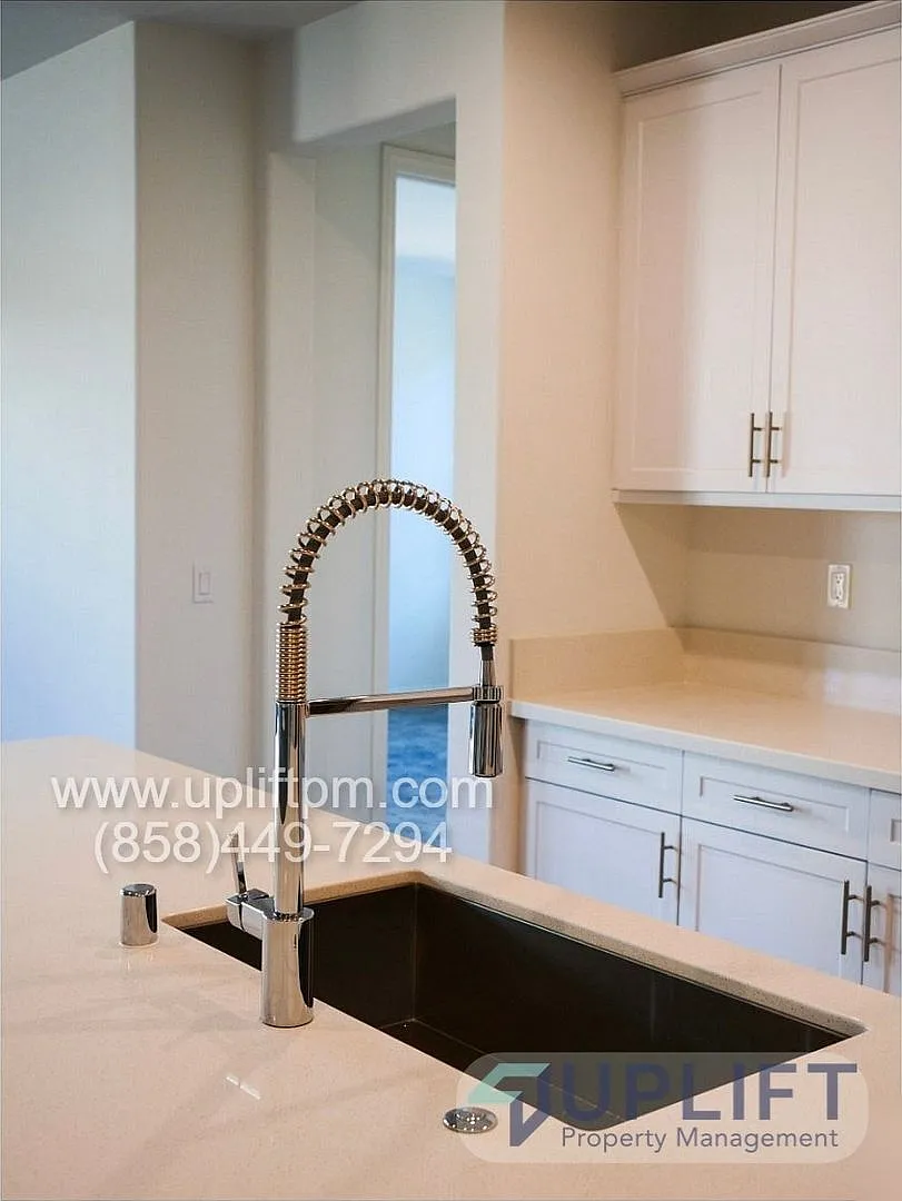 4 bed, 4.0 bath, 3399 sqft, $5,495 — Photo 3