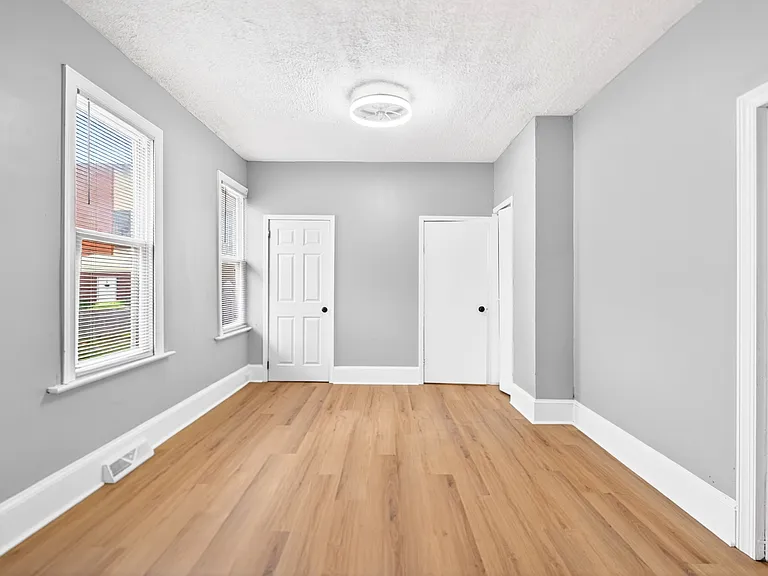 410 Kendall St — Photo 28