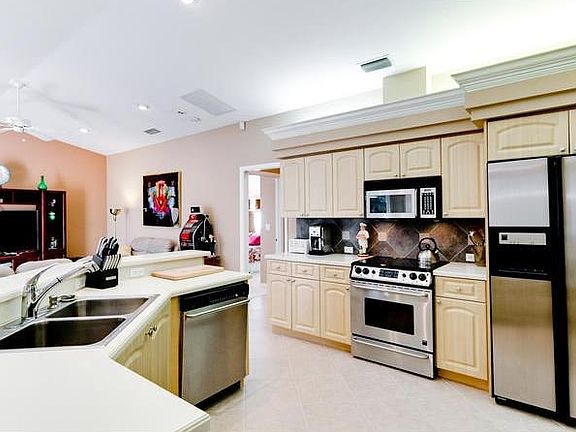 4th image of 4938 Sabal Lake Cir
