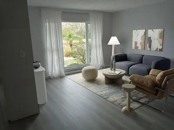 731 Fox Hills Dr, Sun City Center, FL 33573