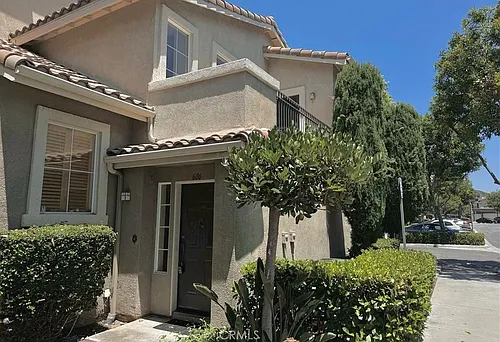 606 Larkridge Photo 1